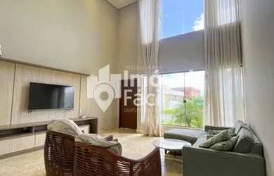 Imagem: A casa em condomínio possui 4 Dormitórios, 1 Banheiro, 4 Vagas