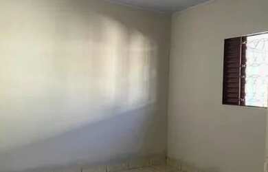 Imagem: A casa possui 1 Dormitório, 1 Banheiro e está localizado