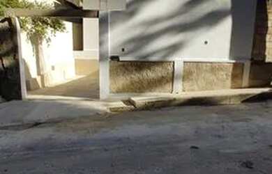 Imagem: A casa possui 2 Dormitórios, 1 Banheiro, 1 Vaga na garagem