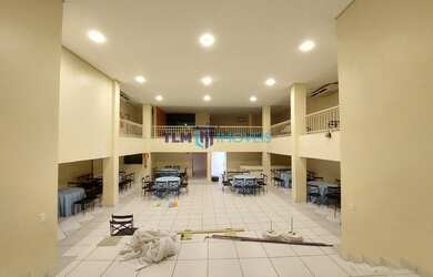 Imagem: O depósito possui 2 Vagas na garagem e 800m² de Área e está