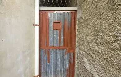 Imagem: A casa possui 2 Dormitórios, 2 Banheiros, 2 Vagas na garagem