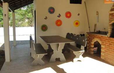 Imagem: A casa possui 2 Dormitórios, 2 Banheiros, 5 Vagas na garagem