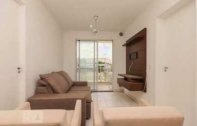 Imagem: O apartamento possui 2 Dormitórios, 1 Banheiro, 1 Vaga na garagem