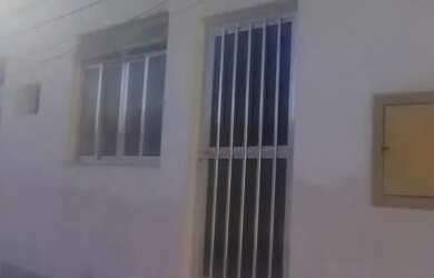 Imagem: A casa possui 1 Dormitório, 1 Banheiro, 32m² de Área e está