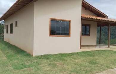 Imagem: A casa possui 2 Dormitórios, 1 Banheiro, 5 Vagas na garagem