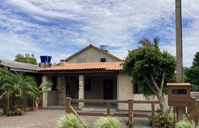 Imagem: A casa em condomínio possui 3 Dormitórios, 2 Banheiros, 2