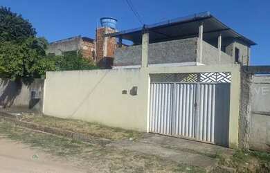 Imagem: A casa possui 3 Dormitórios, 2 Banheiros, 5 Vagas na garagem