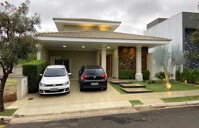 Imagem: A casa em condomínio possui 3 Dormitórios, 3 Banheiros, 4