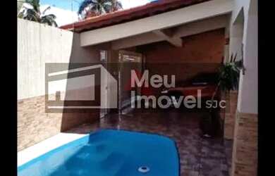 Imagem: A casa possui 3 Dormitórios, 4 Banheiros, 4 Vagas na garagem