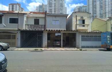 Imagem: A casa possui 5 Dormitórios, 3 Banheiros, 2 Vagas na garagem