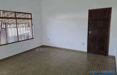 Imagem: A casa possui 3 Dormitórios, 3 Banheiros, 5 Vagas na garagem