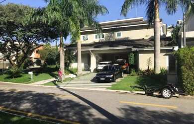 Imagem: A casa possui 4 Dormitórios, 3 Banheiros, 4 Vagas na garagem