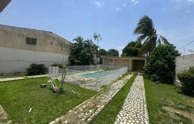 Imagem: A casa possui 4 Dormitórios, 1 Banheiro, 4 Vagas na garagem