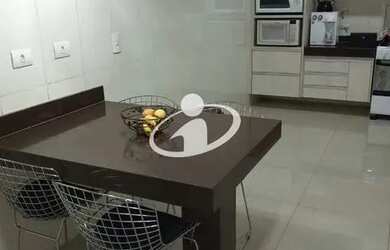 Imagem 7: Venda Casa MARTA HELENA. Piscina, Varanda, 295m² de Áreae5 Banheiros