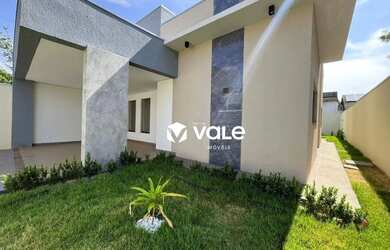 Imagem: A casa possui 3 Dormitórios, 2 Banheiros, 2 Vagas na garagem