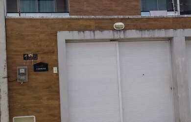 Imagem: A casa possui 3 Dormitórios, 3 Banheiros, 1 Vaga na garagem