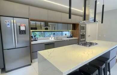 Imagem 9: Imóvel para aluguel e venda tem 380 metros quadrados com 5 quartos