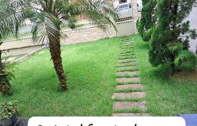 Imagem: A casa possui 3 Dormitórios, 2 Banheiros, 3 Vagas na garagem