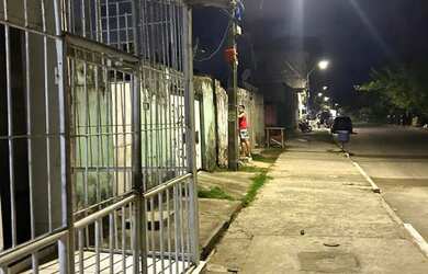 Imagem: A casa possui 1 Dormitório, 1 Banheiro, 1 Vaga na garagem e