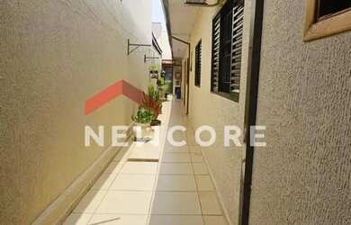 Imagem: A casa possui 2 Dormitórios, 3 Banheiros, 2 Vagas na garagem