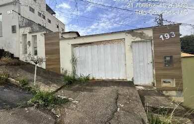 Imagem: A casa possui 2 Dormitórios, 1 Banheiro, 220m² de Área e