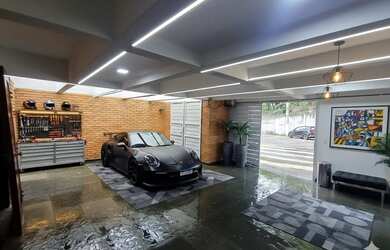 Imagem: A casa possui 5 Dormitórios, 4 Banheiros, 2 Vagas na garagem