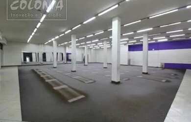 Imagem: O depósito possui 2.318m² de Área e está localizado em