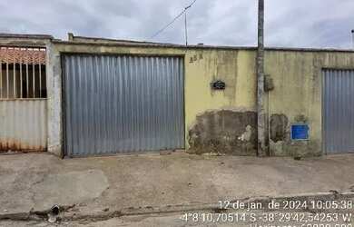 Imagem: A casa possui 2 Dormitórios, 1 Banheiro, 1 Vaga na garagem