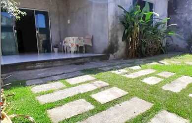 Imagem: A casa possui 3 Dormitórios, 1 Banheiro, 2 Vagas na garagem