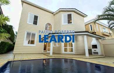 Imagem: A casa em condomínio possui 4 Dormitórios, 5 Banheiros, 5