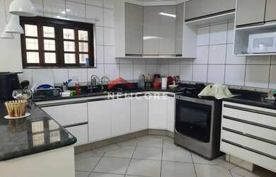 Imagem: A casa possui 2 Dormitórios, 4 Banheiros, 2 Vagas na garagem