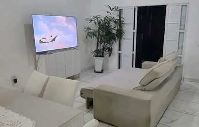 Imagem: A casa possui 2 Dormitórios, 1 Banheiro, 1 Vaga na garagem