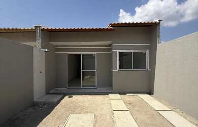 Imagem: A casa possui 5 Dormitórios, 2 Banheiros, 1 Vaga na garagem