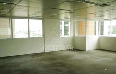 Imagem: O depósito possui 5 Vagas na garagem, 408m² de Área e está