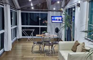 Imagem: O apartamento possui 2 Dormitórios, Acomodam 8 pessoas e 2