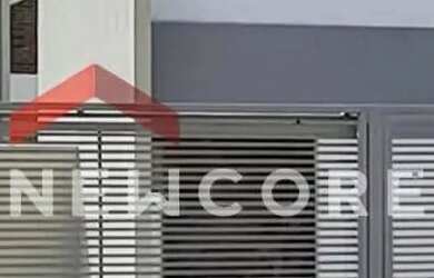 Imagem: A casa possui 3 Dormitórios, 2 Banheiros, 1 Vaga na garagem