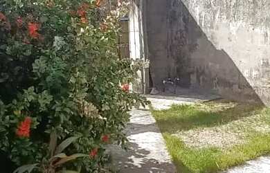 Imagem: A casa possui 1 Dormitório, 1 Banheiro, 2 Vagas na garagem