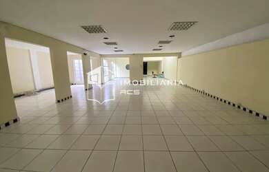 Imagem: O depósito possui 2 Vagas na garagem e 496m² de Área e está