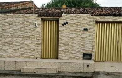 Imagem: A casa possui 4 Dormitórios, 3 Banheiros, 1 Vaga na garagem