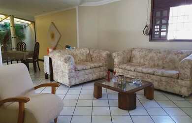 Imagem: A casa possui 2 Dormitórios, 1 Banheiro, 1 Vaga na garagem