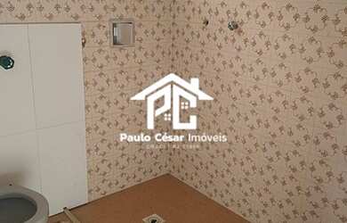 Imagem: A casa possui 4 Dormitórios, 2 Banheiros, 5 Vagas na garagem