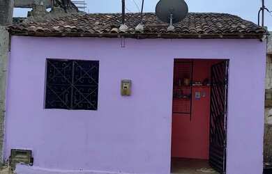 Imagem: A casa possui 2 Dormitórios, 1 Banheiro, 28m² de Área e