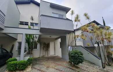 Imagem: A casa em condomínio possui 3 Dormitórios, 3 Banheiros, 2