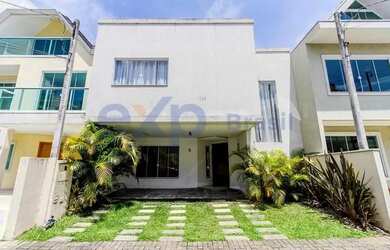 Imagem: A casa possui 3 Dormitórios, 2 Banheiros, 2 Vagas na garagem