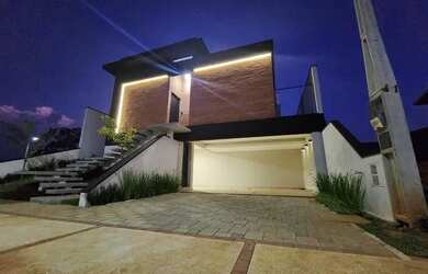 Imagem: A casa em condomínio possui 3 Dormitórios, 4 Banheiros, 4