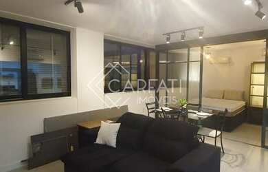 Imagem: O studio possui 1 Dormitório, 1 Banheiro, 1 Vaga na garagem