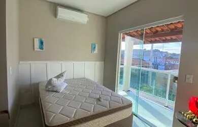 Imagem: A casa possui 3 Dormitórios, 3 Banheiros, 2 Vagas na garagem