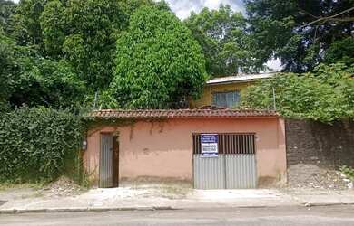 Imagem: A casa possui 4 Dormitórios, 2 Banheiros, 2 Vagas na garagem