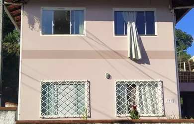 Imagem: A casa para temporada possui e está localizado em Água Verde