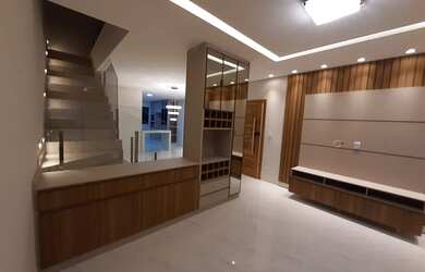 Imagem: A casa possui 2 Dormitórios, 2 Banheiros, 2 Vagas na garagem